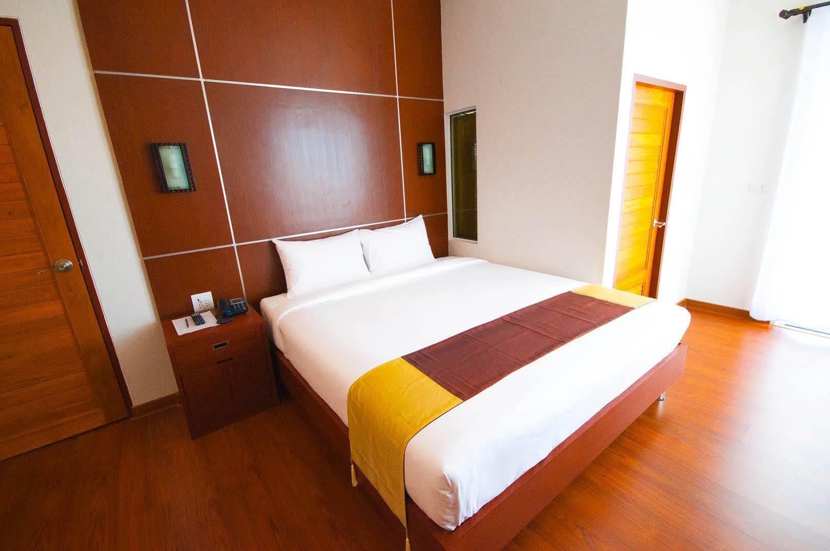 Fig Boutique Hotel Kamphengphet Kültér fotó